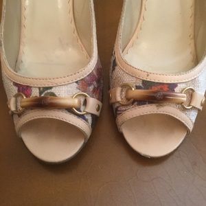 DONATED Floral Peep-Toe Pumps